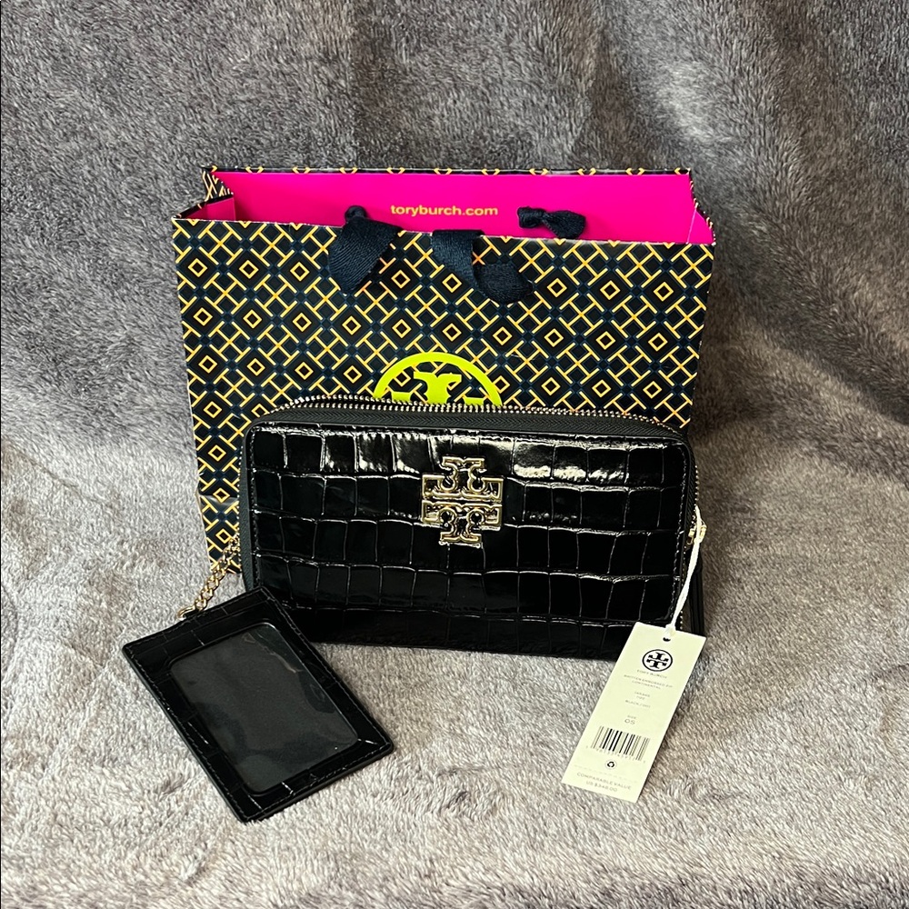Brand new Tory Burch 2 piece wallet set with gift bag